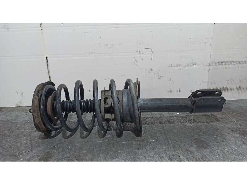 Recambio de amortiguador delantero izquierdo para renault 19 1.9 referencia OEM IAM 7700824458 03041000456A KYB