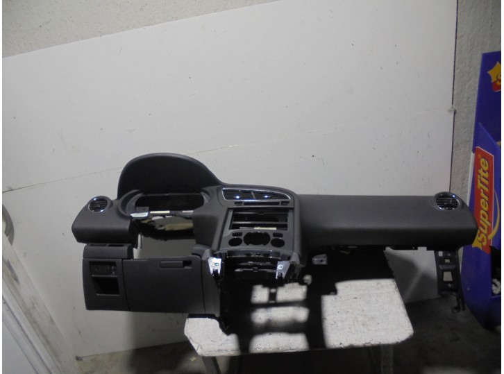 Recambio de salpicadero para peugeot 5008 1.6 hdi fap referencia OEM IAM 9685506177 NEGRO 