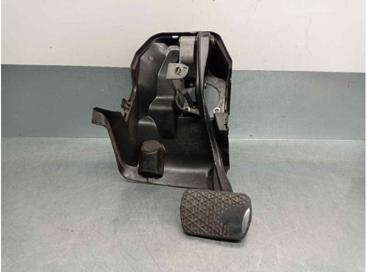 Recambio de pedal freno para mercedes-benz clase cls (w219) 3.0 cdi cat referencia OEM IAM A2116840918  