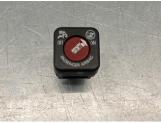 Recambio de boton airbag para peugeot 108 1.0 vti 72 referencia OEM IAM 9641391277  