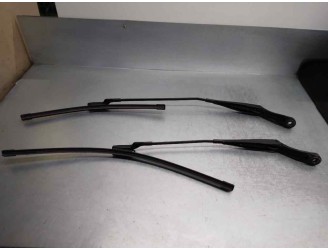 Recambio de brazo limpia delantero derecho para peugeot 308 sw 1.2 12v e-thp referencia OEM IAM 9677256180 9677256280 