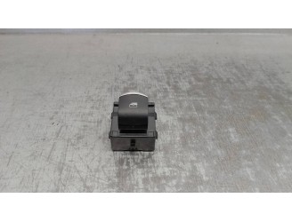 Recambio de mando elevalunas trasero derecho para alfa romeo giulia (952) 2.2 jtdm cat referencia OEM IAM 1561075620  