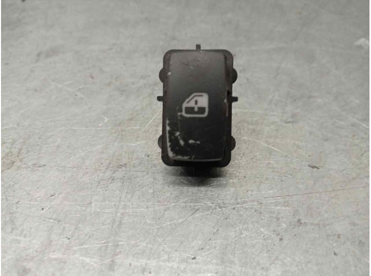 Replacement rear right window switch for Fiat Croma (194) 1.9 8V JTD CAT (939A1000 / 192A8000) OEM IAM reference 73544
