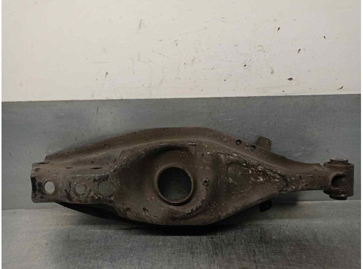 Recambio de brazo suspension inferior trasero derecho para ssangyong rodius 2.7 turbodiesel cat referencia OEM IAM 665926  