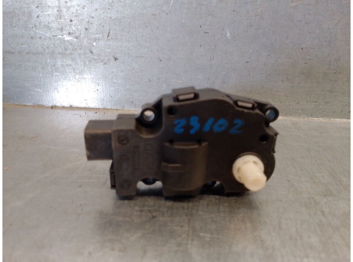 Recambio de motor apertura trampillas climatizador para jaguar xe (x760) 2.0 d referencia OEM IAM EFB497B 