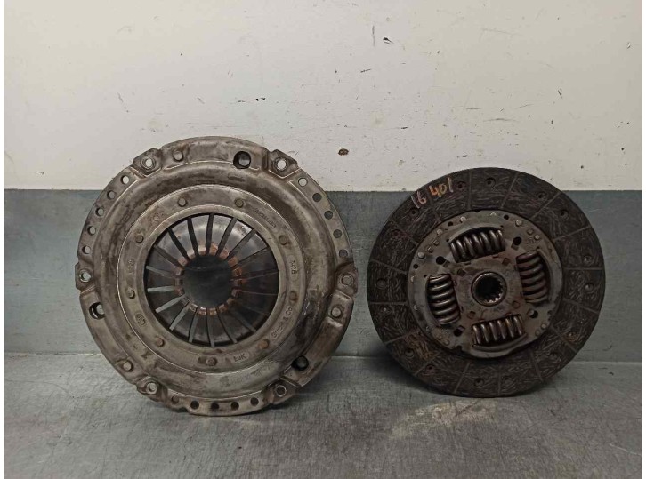 Recambio de kit embrague para opel vectra b berlina 2.0 dti referencia OEM IAM 666038 123040210 LUK