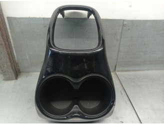 Recambio de molduras delanteras para peugeot 108 1.0 vti 72 referencia OEM IAM 588040H020  