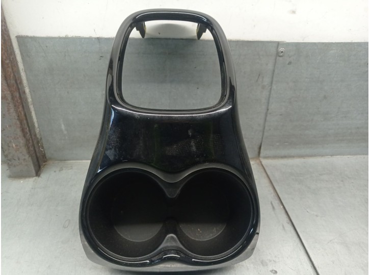 Recambio de molduras delanteras para peugeot 108 1.0 vti 72 referencia OEM IAM 588040H020  