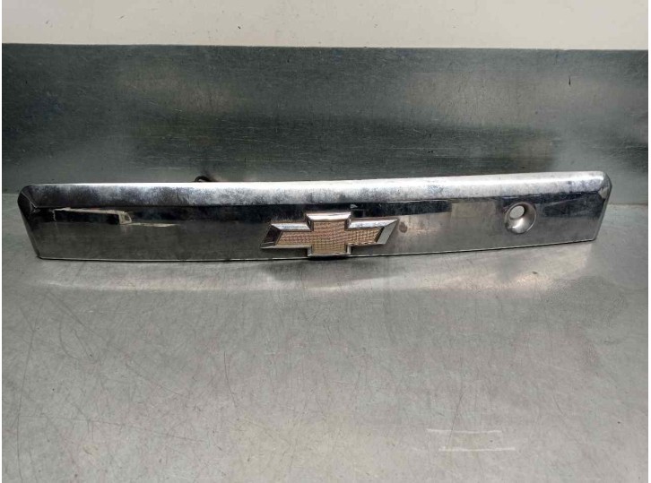 Recambio de molduras traseras para chevrolet captiva 2.2 vcdi lt 2wd referencia OEM IAM 20921279 