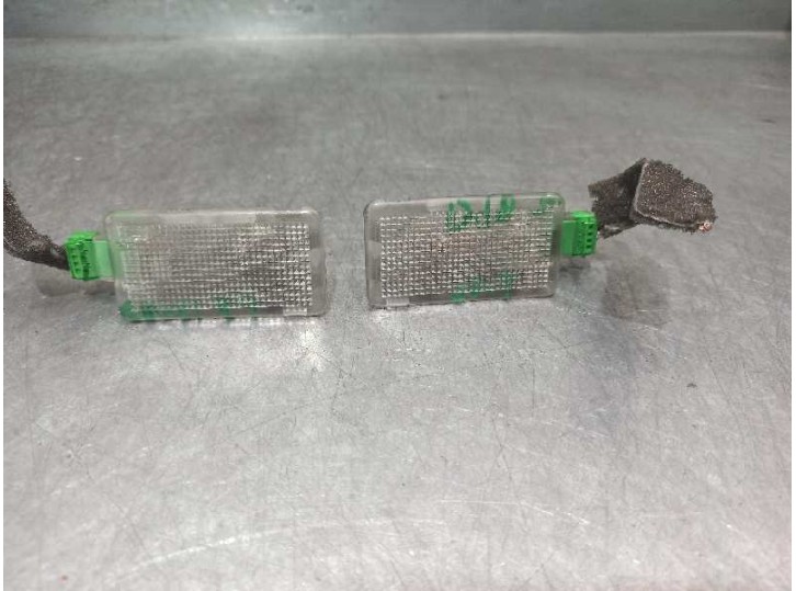 Recambio de piloto matricula para volvo s60 berlina 2.4 cat referencia OEM IAM 