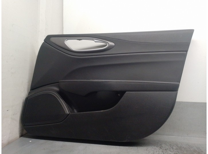 Replacement front right door trim panel for Alfa Romeo Giulia (952) 2.2 JTDM CAT OEM IAM reference 1561168660 4 DOOR