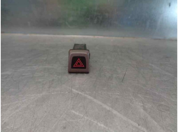 Recambio de warning para volvo v50 familiar 2.0 diesel cat referencia OEM IAM 8651399  