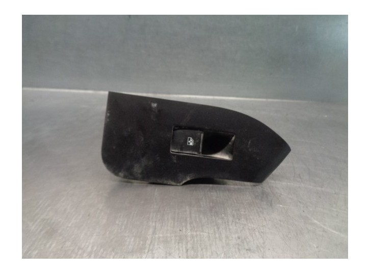 Replacement rear left window regulator control for Chevrolet Captiva 2.2 VCDi LT 2WD OEM IAM reference 95961373 