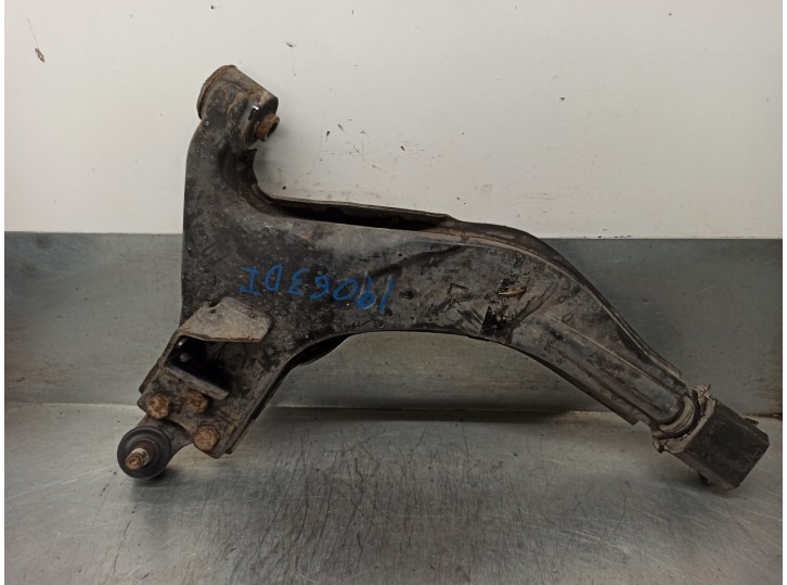 Recambio de brazo suspension inferior delantero izquierdo para nissan serena (c23m) 2.3 diesel referencia OEM IAM 545017C350  
