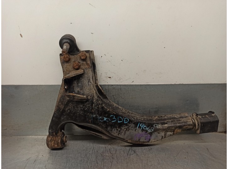 Recambio de brazo suspension inferior delantero derecho para nissan serena (c23m) 2.3 diesel referencia OEM IAM 545007C350 