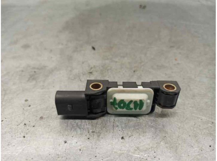 Replacement impact sensor for Audi A3 (8P) 2.0 TDI OEM IAM reference 4B0959643E 0232H21J3F02 BOSCH