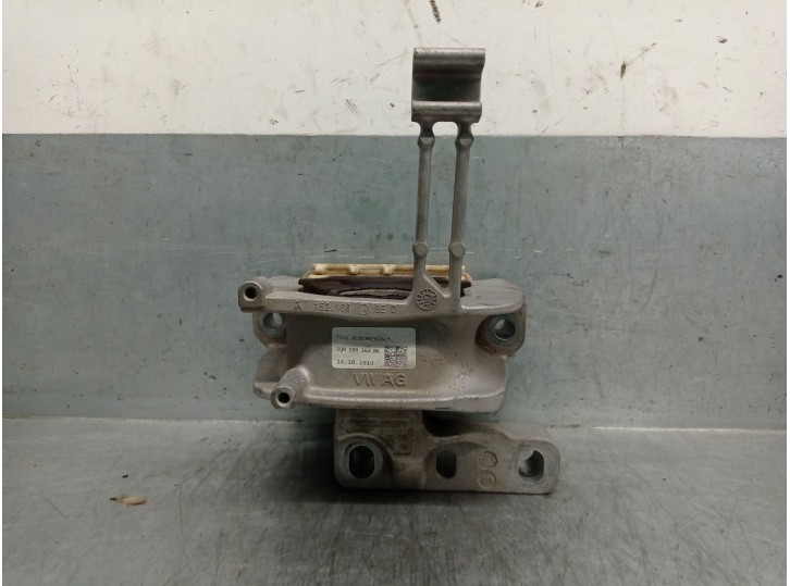 Replacement right engine mount for Seat Arona (KJ7, KJP) 1.0 TSI OEM IAM reference 2Q0199262BK 2Q0199262BK 