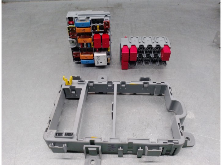 Recambio de caja reles / fusibles para alfa romeo giulia (952) 2.2 jtdm cat referencia OEM IAM 51987784 51882145 