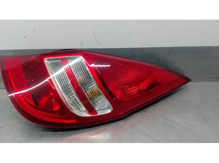Replacement rear right tail light for Hyundai i30 1.6 CRDi Cat OEM IAM reference 924022R0 5 DOORS