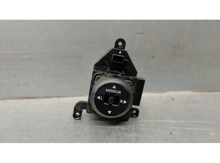 Recambio de mando retrovisor para hyundai i30 1.6 crdi cat referencia OEM IAM 935402L000  