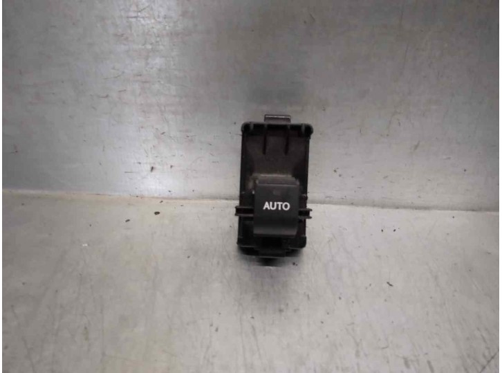 Recambio de mando elevalunas trasero izquierdo para lexus is 250c 2.5 v6 cat referencia OEM IAM 8481033110  