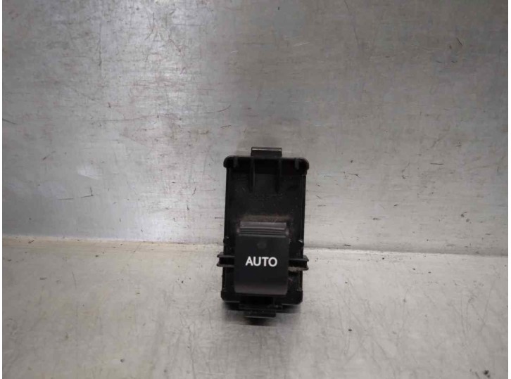 Recambio de mando elevalunas trasero derecho para lexus is 250c 2.5 v6 cat referencia OEM IAM 8481033110  