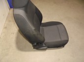 Recambio de asiento delantero derecho para skoda rapid 1.2 8v tsi referencia OEM IAM TELA NEGRA Y GRIS 5 PUERTAS