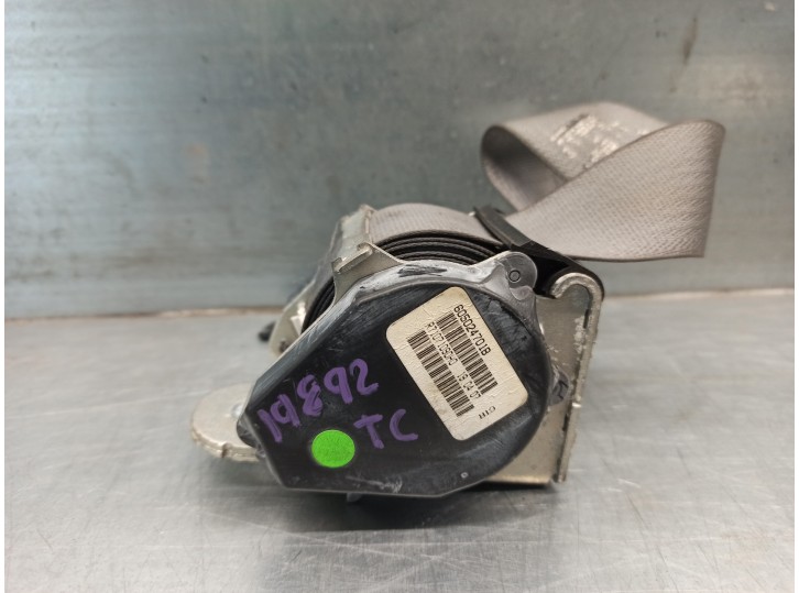 Recambio de cinturon seguridad trasero central para dodge caliber 2.0 16v cat referencia OEM IAM P0YX15BD5AC 605024701B 5 PUERTA