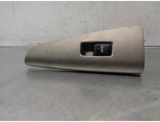 Recambio de mando elevalunas trasero derecho para toyota corolla verso (e12) 2.0 turbodiesel cat referencia OEM IAM 8403013031 
