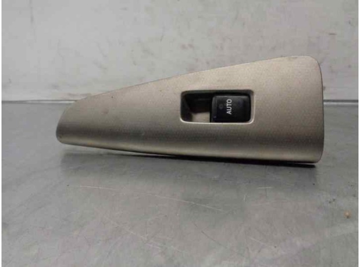 Recambio de mando elevalunas trasero derecho para toyota corolla verso (e12) 2.0 turbodiesel cat referencia OEM IAM 8403013031 