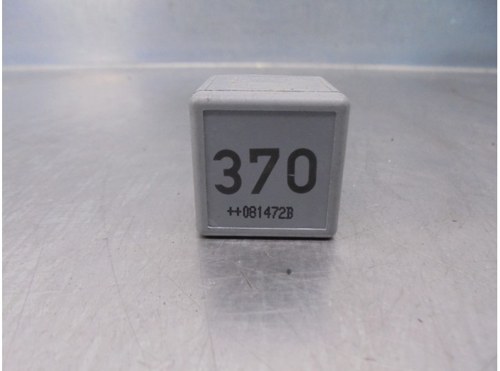 Recambio de rele para audi a4 ber. (b8) 2.0 16v tdi referencia OEM IAM 8D0951253  