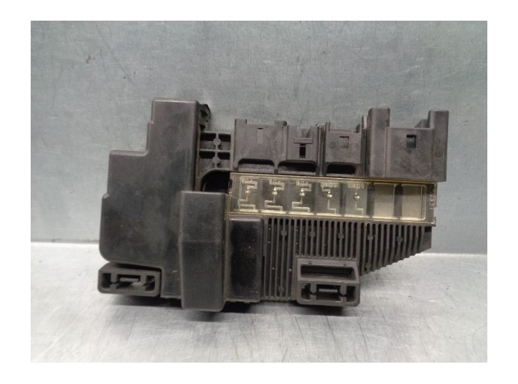 Recambio de caja reles / fusibles para suzuki grand vitara jb (jt) 1.9 ddis turbodiesel referencia OEM IAM 3674064J10  