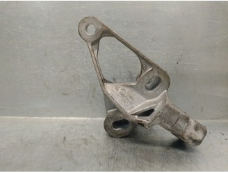 Replacement engine mount for Audi A4 Saloon (B8) 2.0 16V TDI OEM IAM reference 8K0199343 8K0199343 
