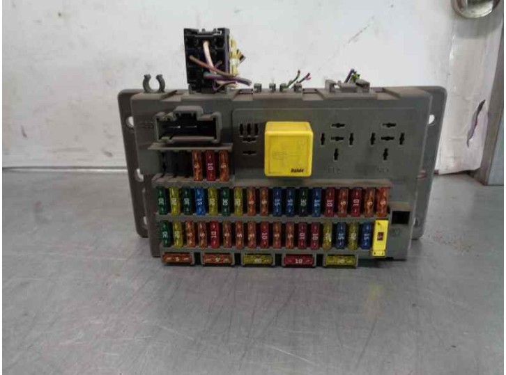 Recambio de caja reles / fusibles para mg serie 75 (rj) 2.0 16v cdt referencia OEM IAM YQE000050 