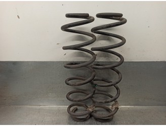 Replacement suspension spring for SEAT León (5F1) 1.4 16V TSI OEM IAM reference 5Q0511121 