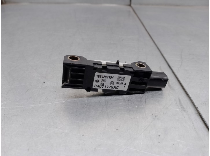 Replacement impact sensor for Chrysler 300 C 3.0 CRD CAT OEM IAM reference 04671779AC 