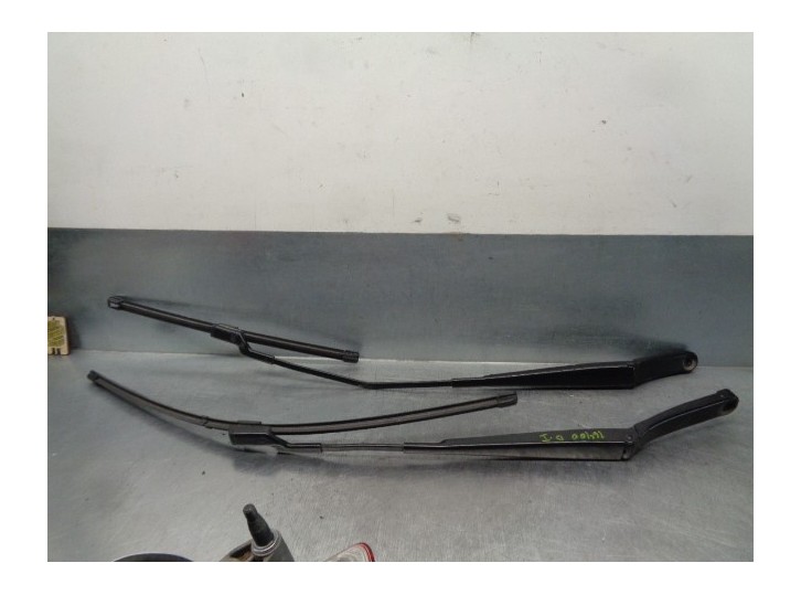 Recambio de brazo limpia delantero derecho para skoda rapid 1.6 tdi dpf referencia OEM IAM 5JB955410  