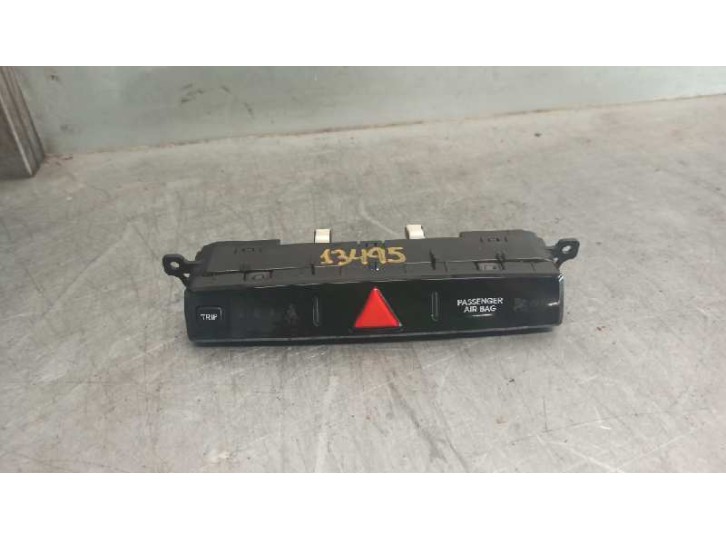 Replacement warning switch for Hyundai i20 I (PB, PBT) 1.2 OEM IAM reference 299113650 