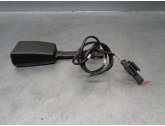 Recambio de enganche cinturon para skoda rapid 1.2 8v tsi referencia OEM IAM 5JA857756A 2 PINES 