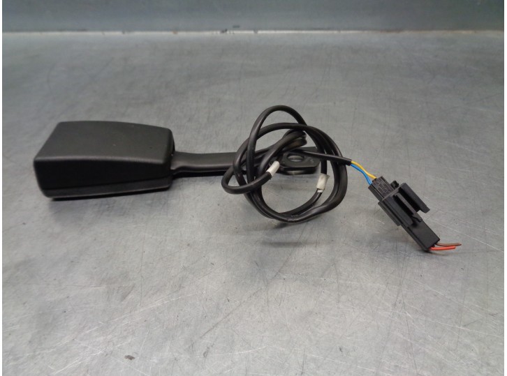 Recambio de enganche cinturon para skoda rapid 1.2 8v tsi referencia OEM IAM 5JA857756A 2 PINES 