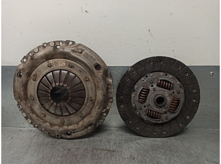 Recambio de kit embrague para skoda rapid 1.6 tdi dpf referencia OEM IAM 03L141025R LUK