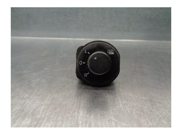 Recambio de mando retrovisor para skoda rapid 1.6 tdi dpf referencia OEM IAM 5JB959565  