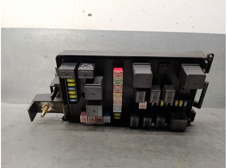Recambio de caja reles / fusibles para chrysler 300 c 3.0 crd cat referencia OEM IAM 16238AC 