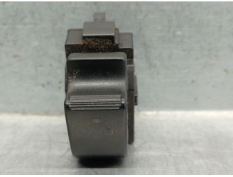 Recambio de mando elevalunas trasero derecho para toyota corolla (_e12_) 1.4 d (nde120_) referencia OEM IAM 8481002041 