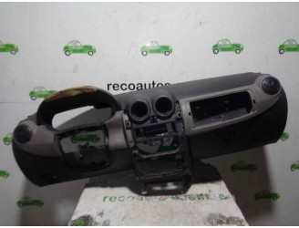 Recambio de salpicadero para dacia sandero 1.6 cat referencia OEM IAM  NEGRO Y GRIS 