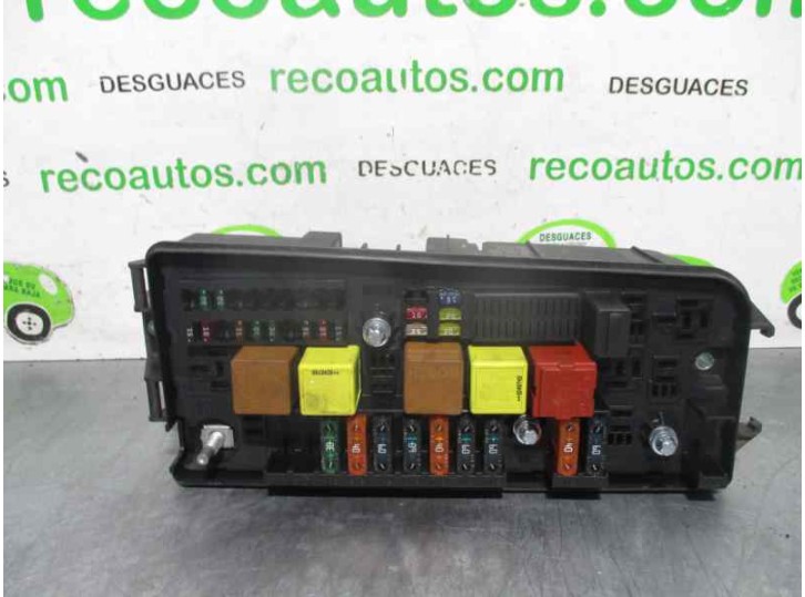 Replacement relay / fuse box for Opel Vectra C sedan 2.2 16v DTI cat (Y 22 DTR / L50) OEM IAM reference 13144709 519066