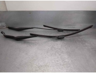 Recambio de brazo limpia delantero derecho para ford kuga (cbv) 2.0 tdci cat referencia OEM IAM 8V4117526CD  