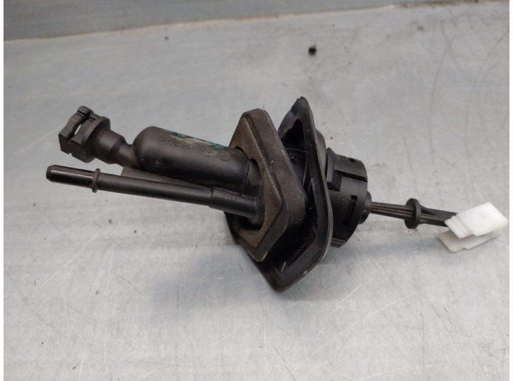 Recambio de bombin embrague para ford kuga (cbv) 2.0 tdci cat referencia OEM IAM 3M517A543AB 