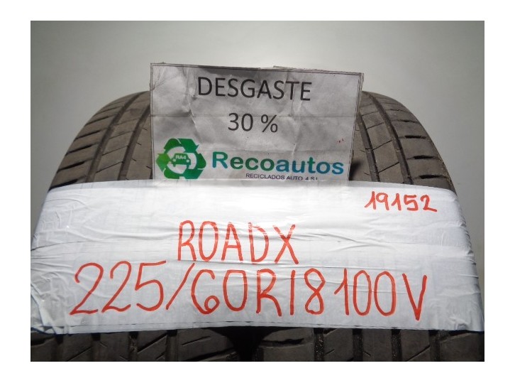 Replacement tyre/s for Chrysler 300 C 3.0 CRD CAT OEM IAM reference 22560R18100V ROADX RXQUEST SU01
