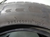 Replacement tyre/s for Chrysler 300 C 3.0 CRD CAT OEM IAM reference 22560R18100V ROADX RXQUEST SU01